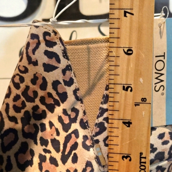 TOMS Kelsey Wedge Bootie Leopard Print Sz 6 - Picture 4 of 7